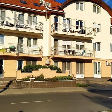 Gabi & Gabi Apartments Hajdúszoboszló 外观 照片